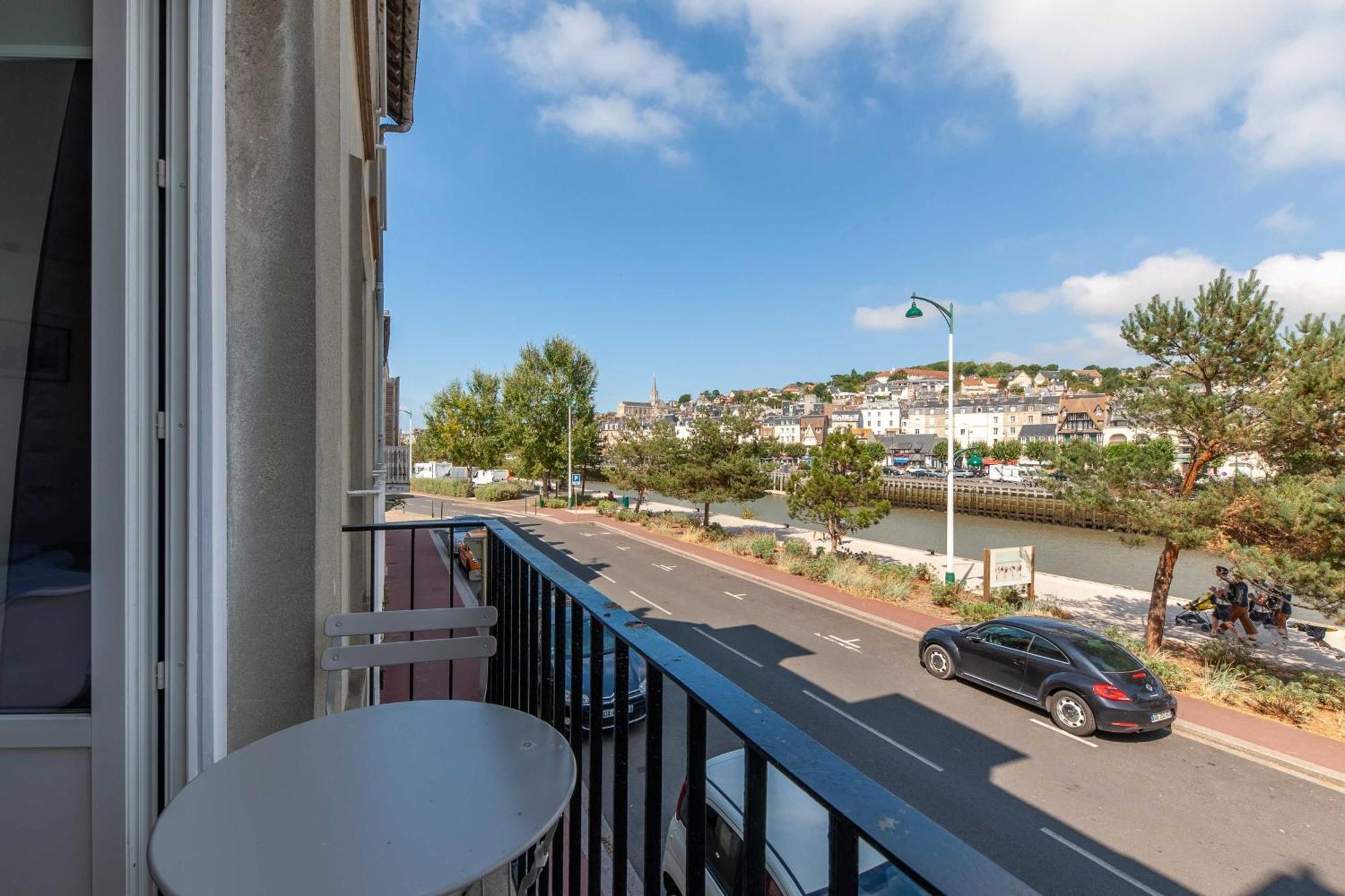 Studio Sleeps 4 With Terrace, 500M Place Morny دوفييل المظهر الخارجي الصورة