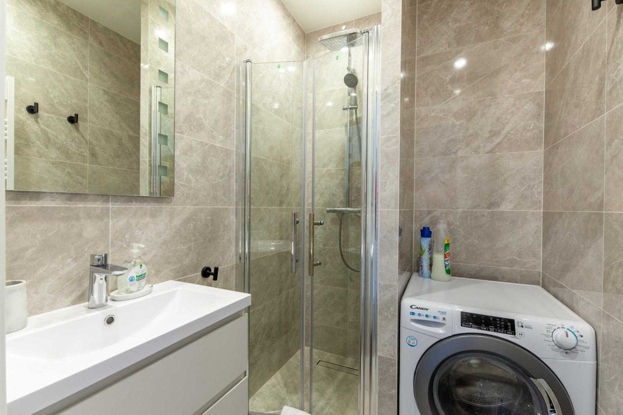 Studio Sleeps 4 With Terrace, 500M Place Morny دوفييل المظهر الخارجي الصورة